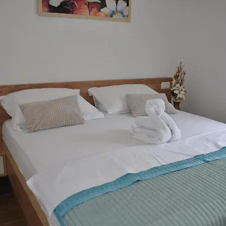 Sunnyside Apartment *