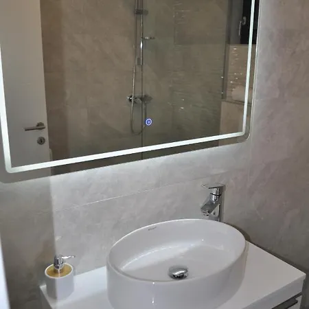 Sunnyside Apartment *